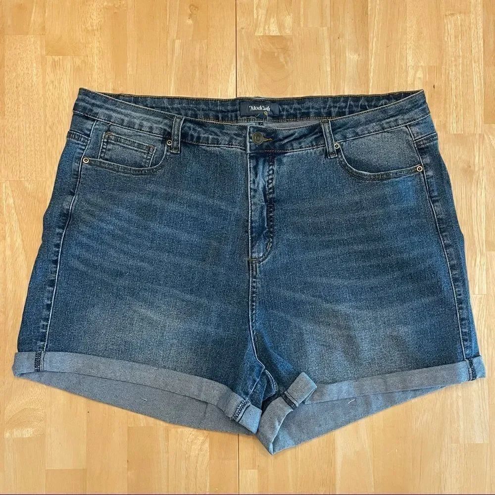 NWOT - ModCloth Plus Size Folded Denim Jean Shorts